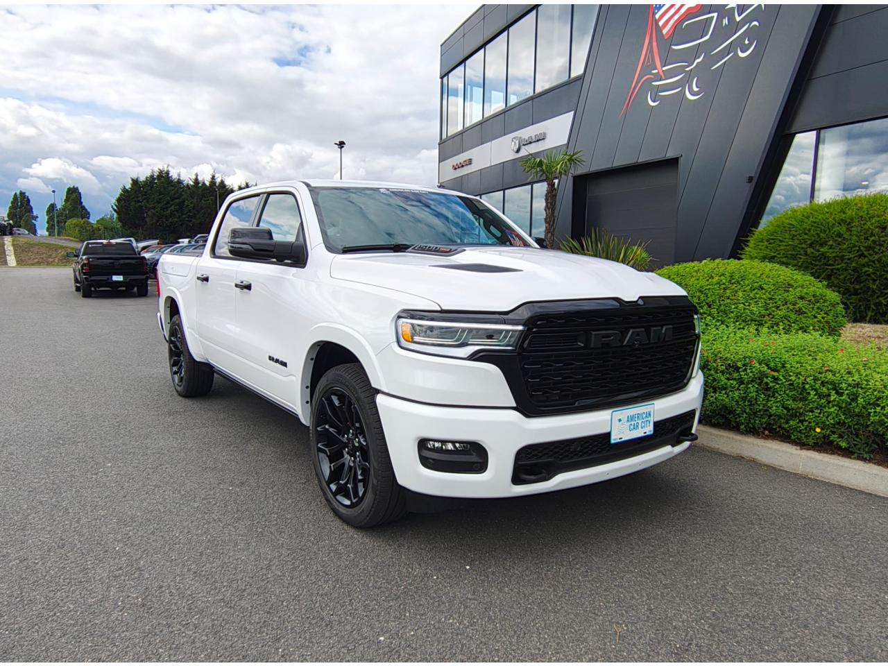 DODGE RAM 1500 CREW LIMITED NIGHT EDITION RAMBOX HAYON MULTI 2025