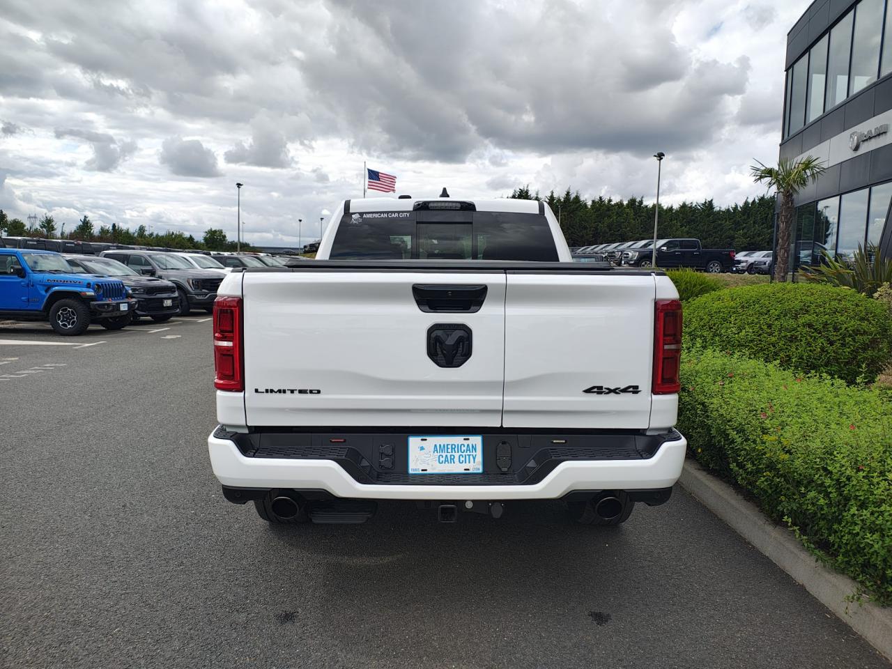 DODGE RAM 1500 CREW LIMITED NIGHT EDITION RAMBOX HAYON MULTI 2025