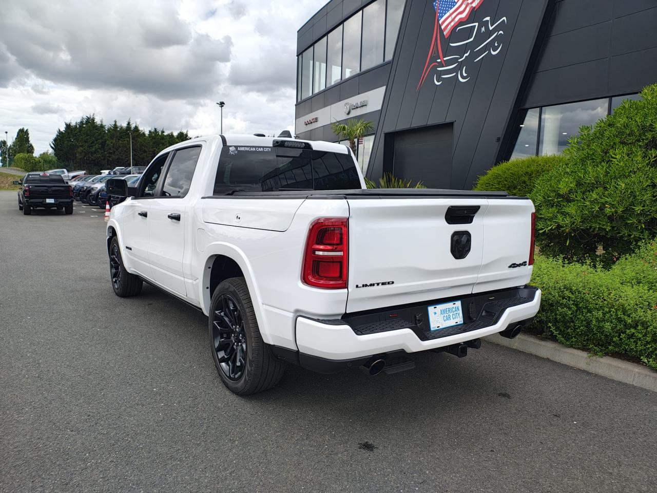 DODGE RAM 1500 CREW LIMITED NIGHT EDITION RAMBOX HAYON MULTI 2025