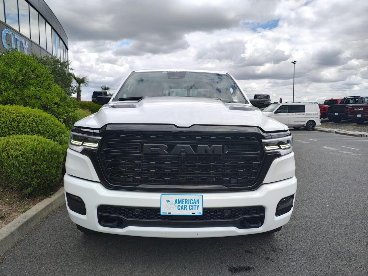 DODGE RAM 1500 CREW LIMITED NIGHT EDITION RAMBOX HAYON MULTI 2025