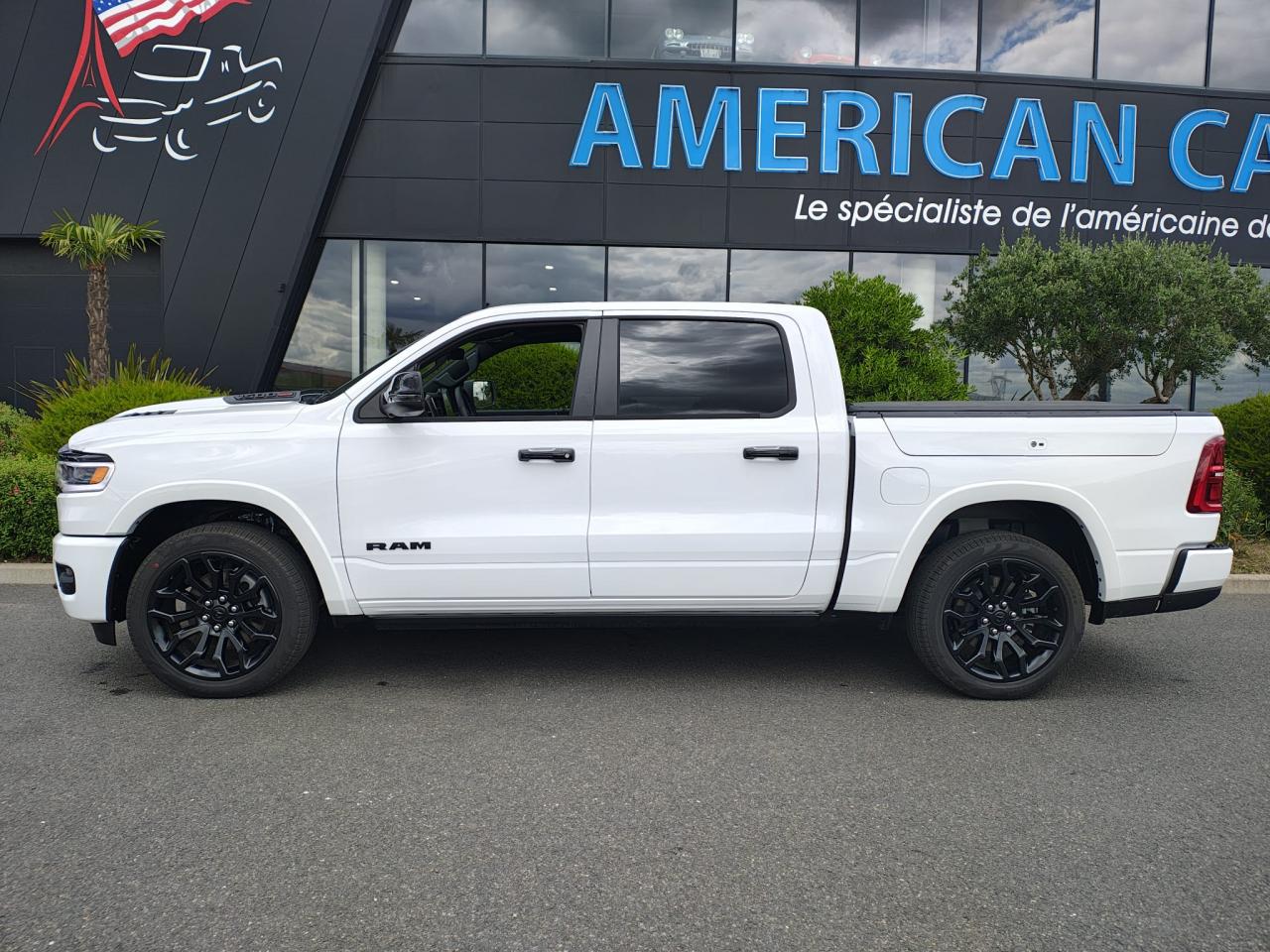 DODGE RAM 1500 CREW LIMITED NIGHT EDITION RAMBOX HAYON MULTI 2025