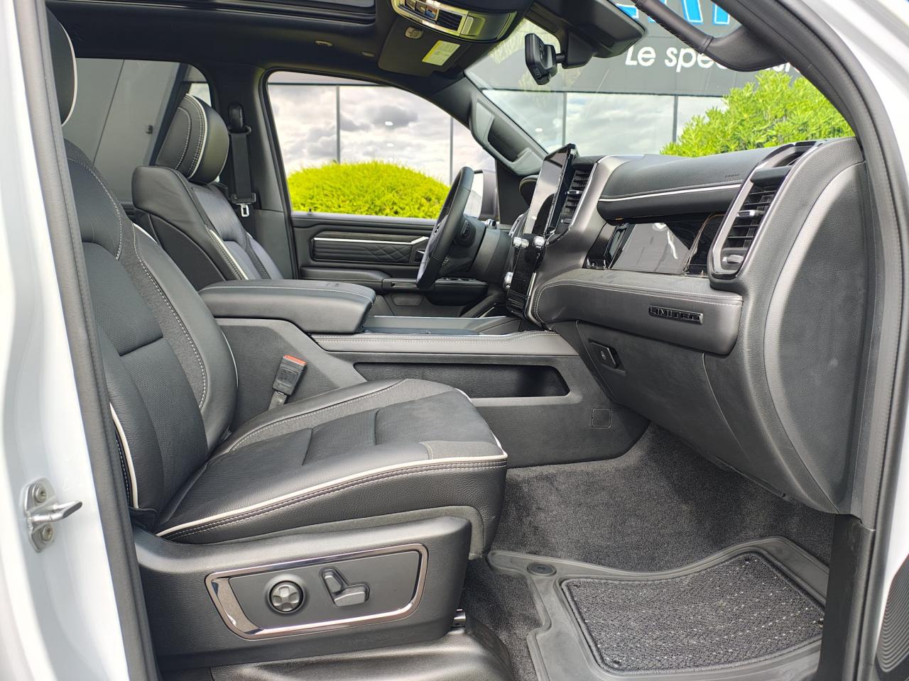 DODGE RAM 1500 CREW LIMITED NIGHT EDITION RAMBOX HAYON MULTI 2025