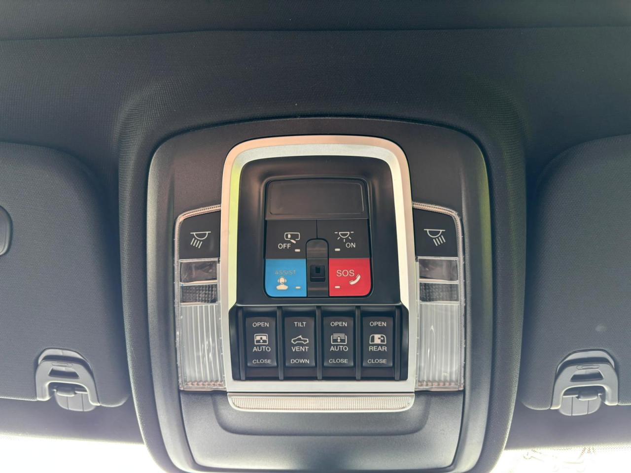 DODGE RAM 1500 CREW CAB REBEL AIR HAYON MULTI 2025