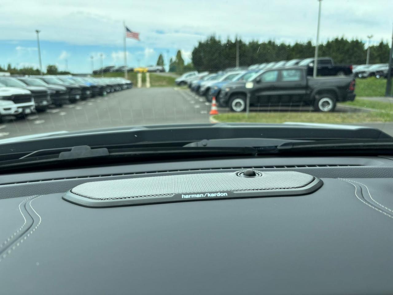 DODGE RAM 1500 CREW CAB REBEL AIR HAYON MULTI 2025