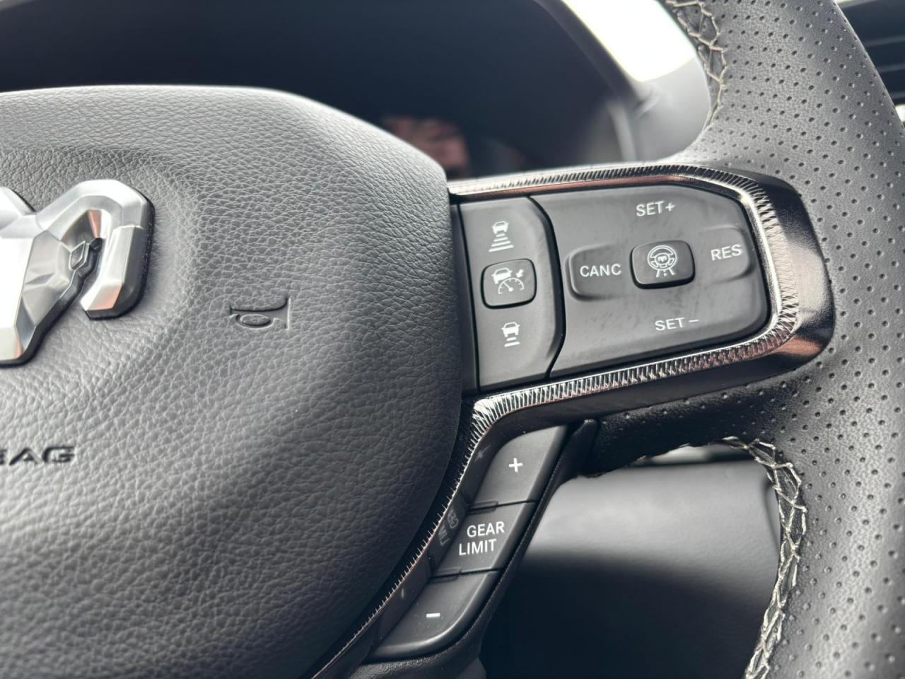 DODGE RAM 1500 CREW CAB REBEL AIR HAYON MULTI 2025