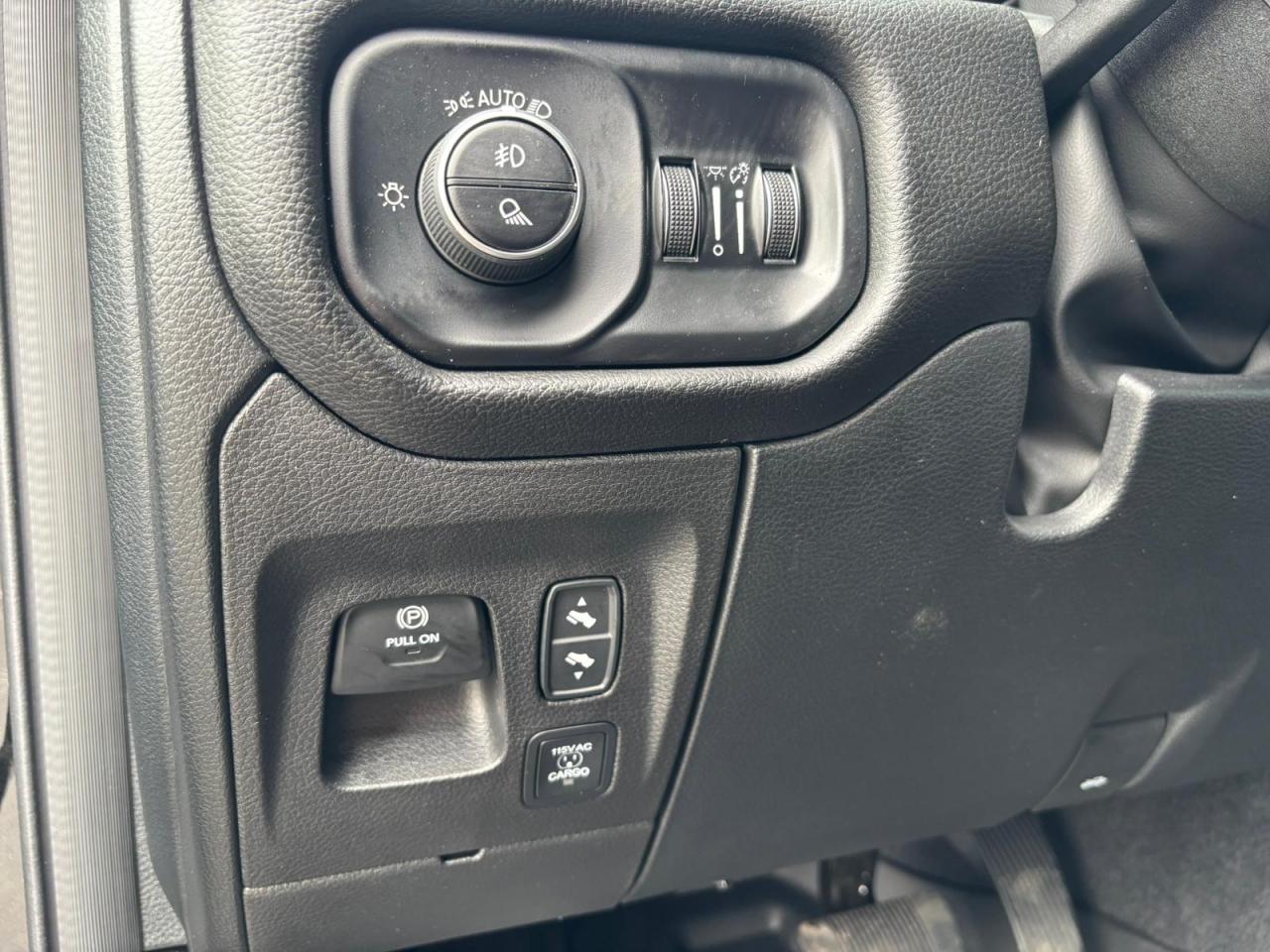 DODGE RAM 1500 CREW CAB REBEL AIR HAYON MULTI 2025