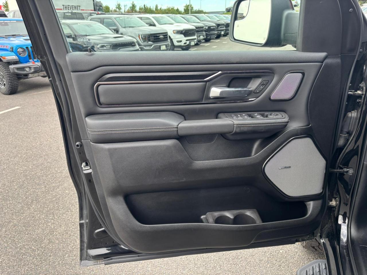 DODGE RAM 1500 CREW CAB REBEL AIR HAYON MULTI 2025