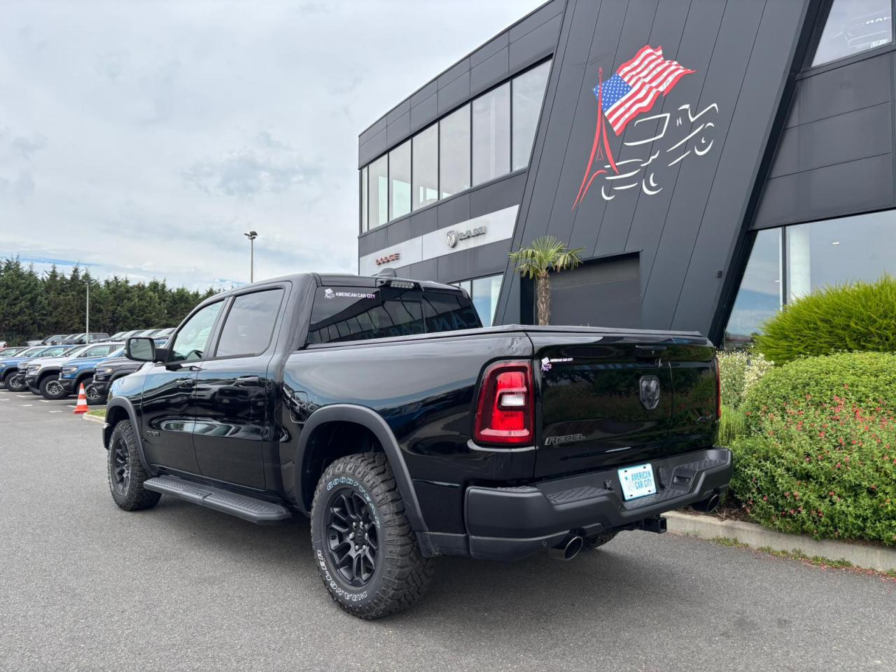 DODGE RAM 1500 CREW CAB REBEL AIR HAYON MULTI 2025