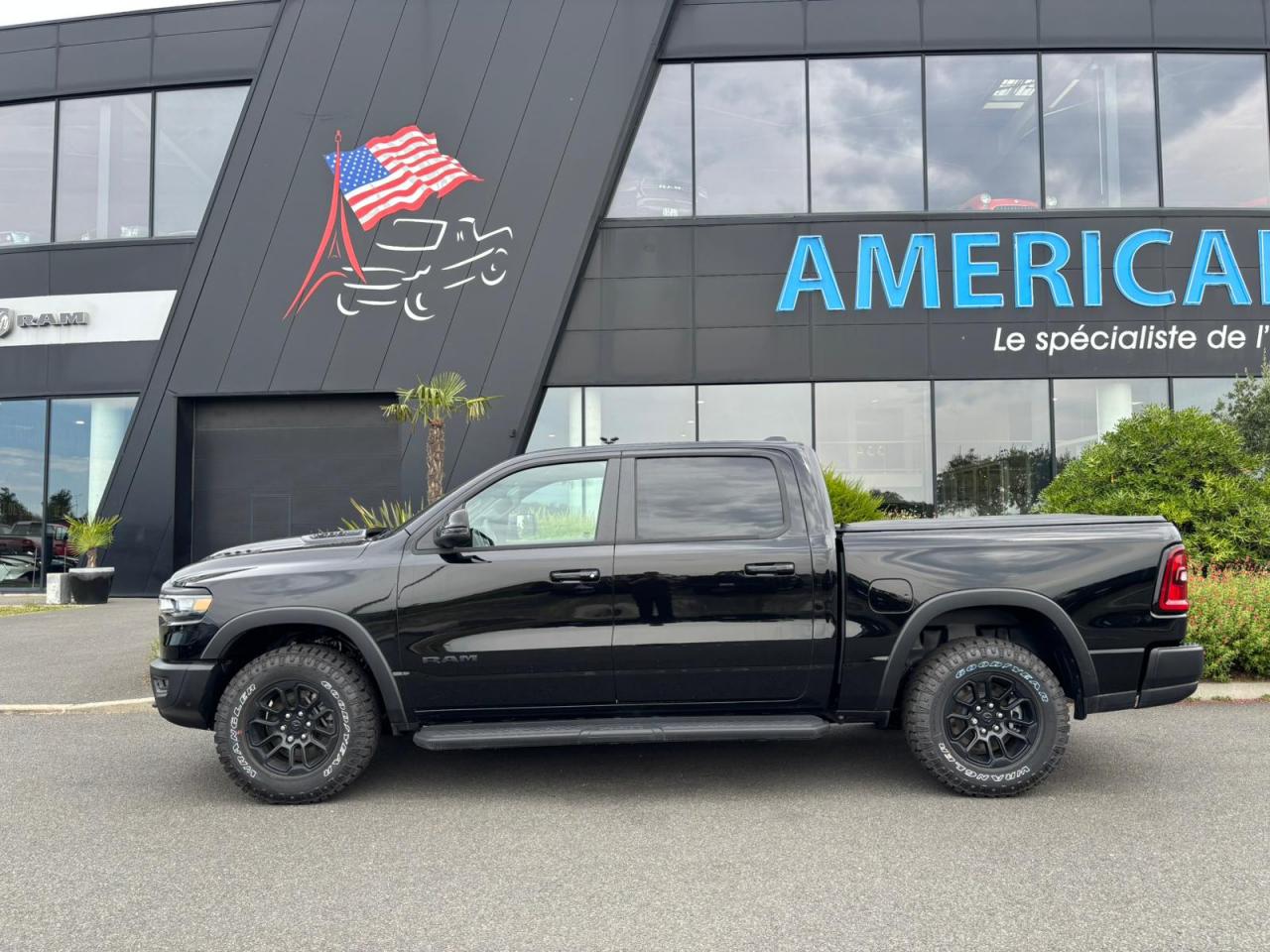 DODGE RAM 1500 CREW CAB REBEL AIR HAYON MULTI 2025