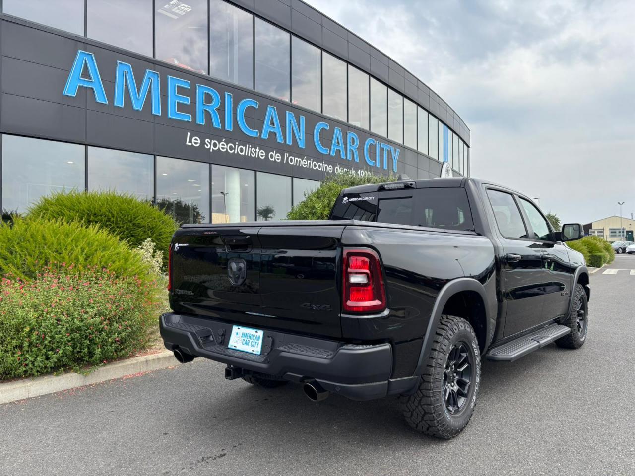 DODGE RAM 1500 CREW CAB REBEL AIR HAYON MULTI 2025