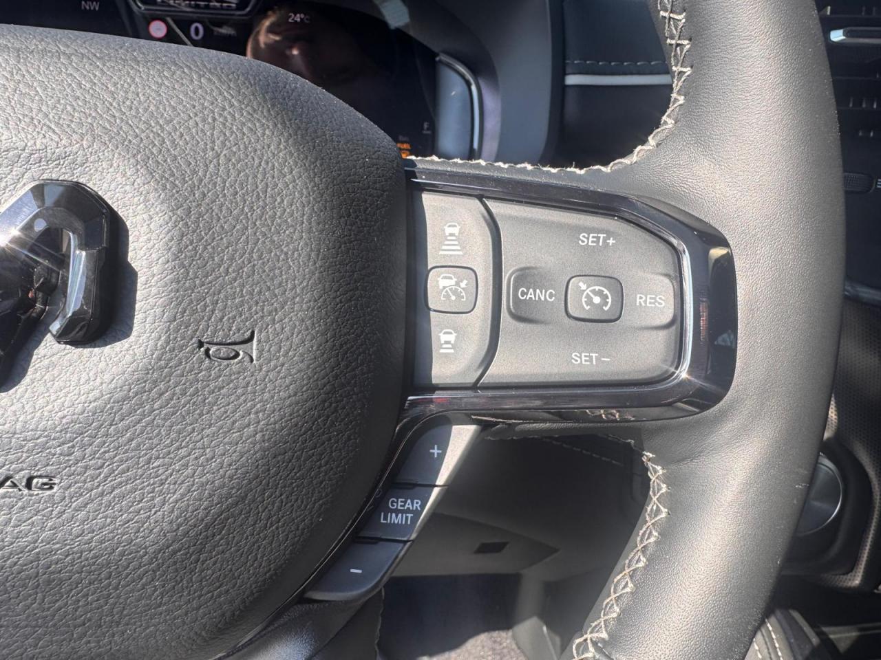 DODGE RAM 1500 CREW LIMITED NIGHT EDITION RAMBOX 2025