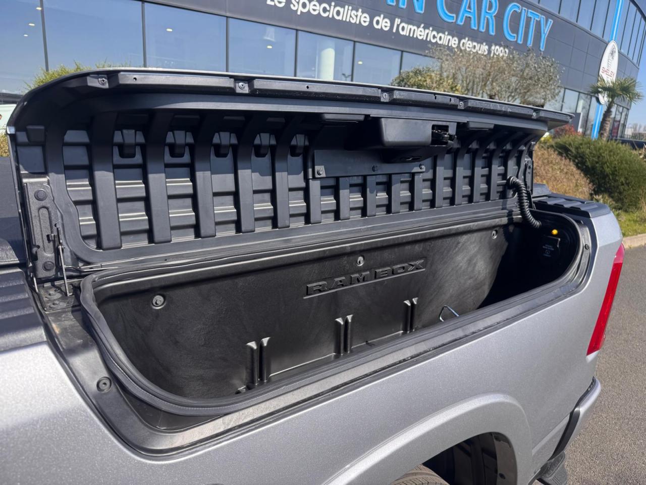 DODGE RAM 1500 CREW LIMITED NIGHT EDITION RAMBOX 2025