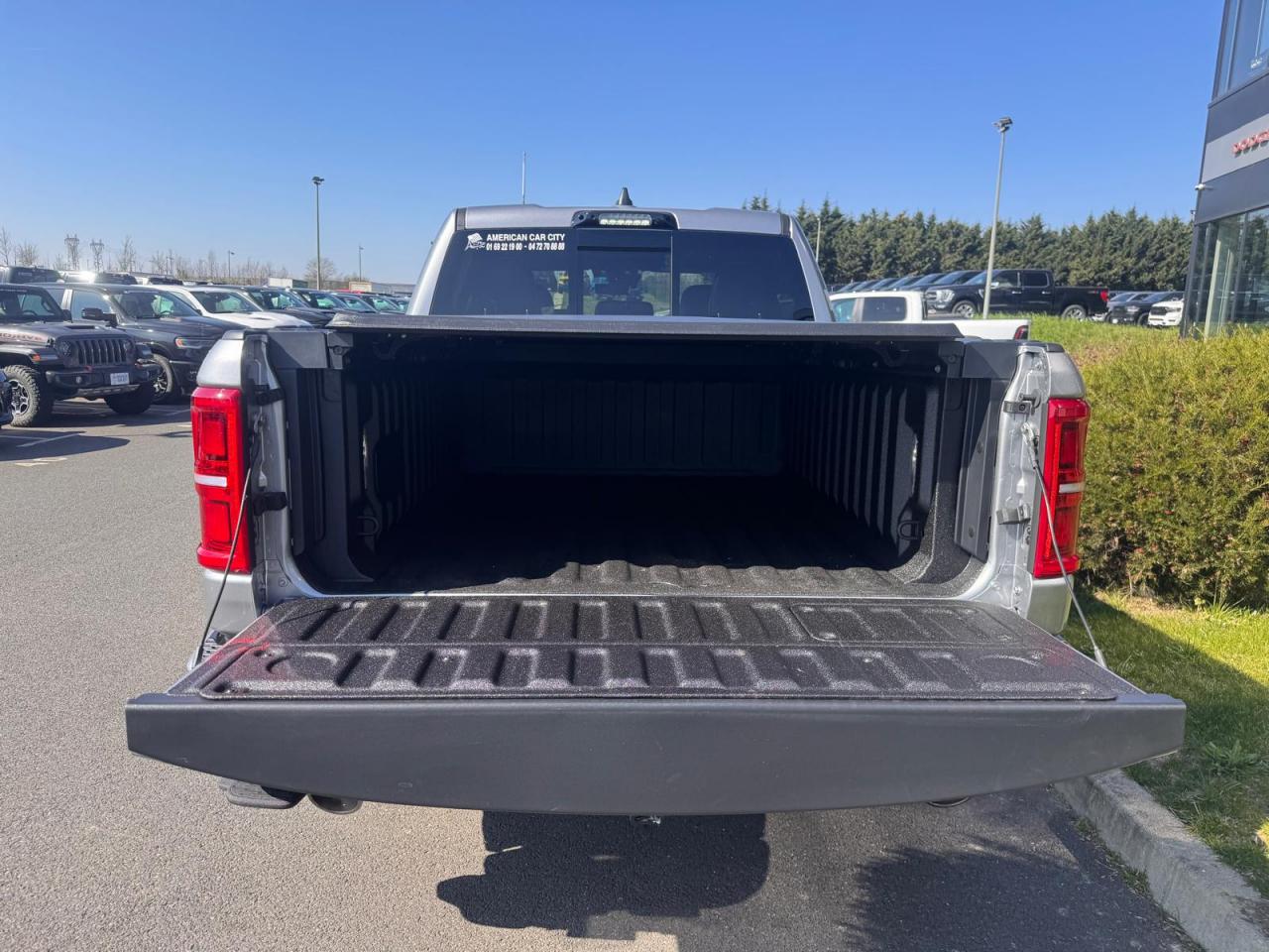 DODGE RAM 1500 CREW LIMITED NIGHT EDITION RAMBOX 2025