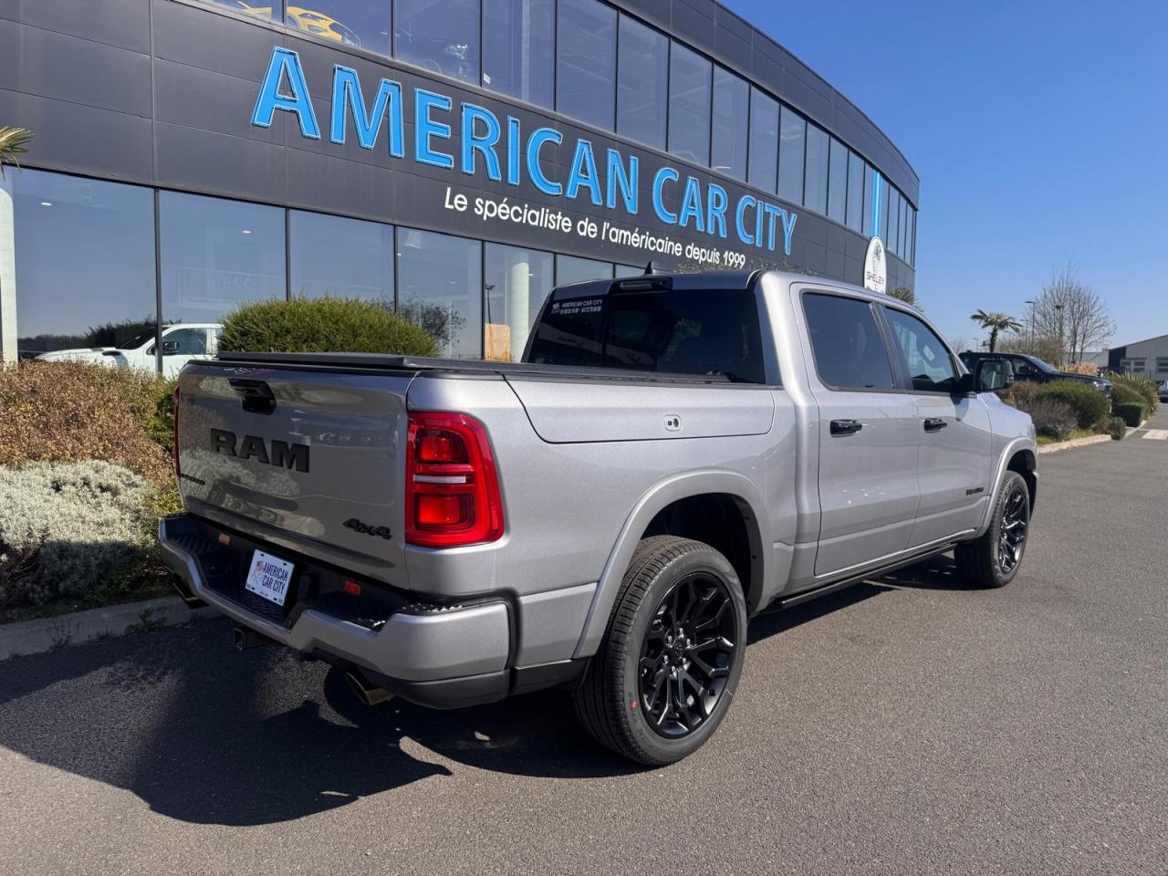 DODGE RAM 1500 CREW LIMITED NIGHT EDITION RAMBOX 2025