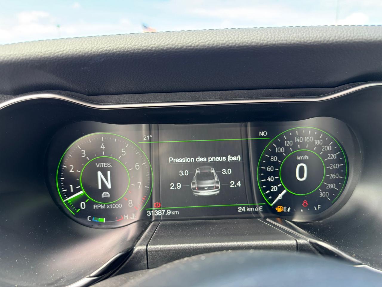 FORD MUSTANG BULLITT V8 5.0L - MAGNERIDE