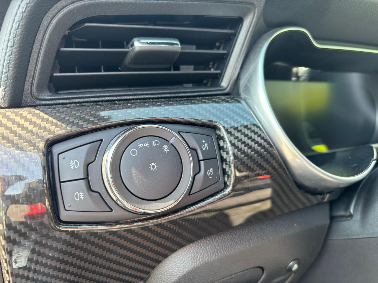 FORD MUSTANG GT FASTBACK V8 5.0L