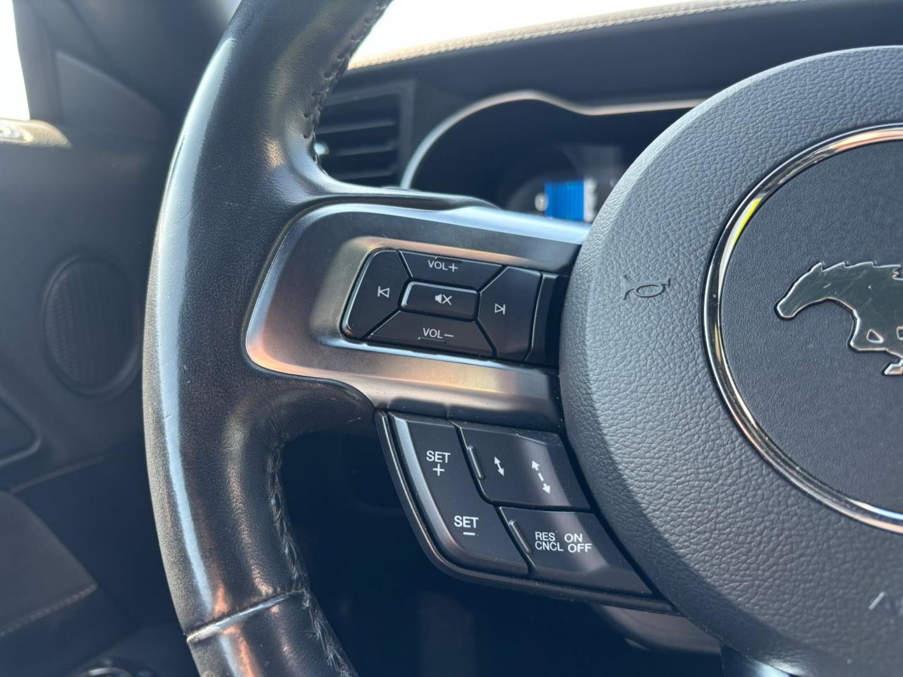 FORD MUSTANG GT FASTBACK V8 5.0L