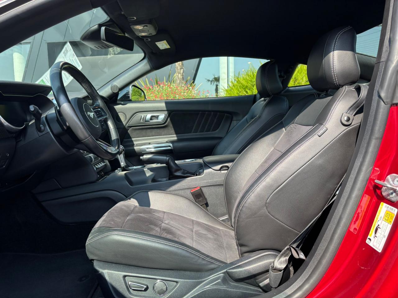 FORD MUSTANG GT FASTBACK V8 5.0L