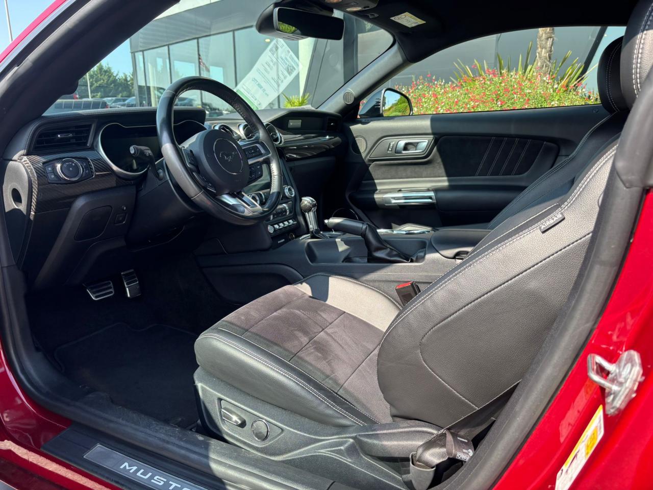 FORD MUSTANG GT FASTBACK V8 5.0L