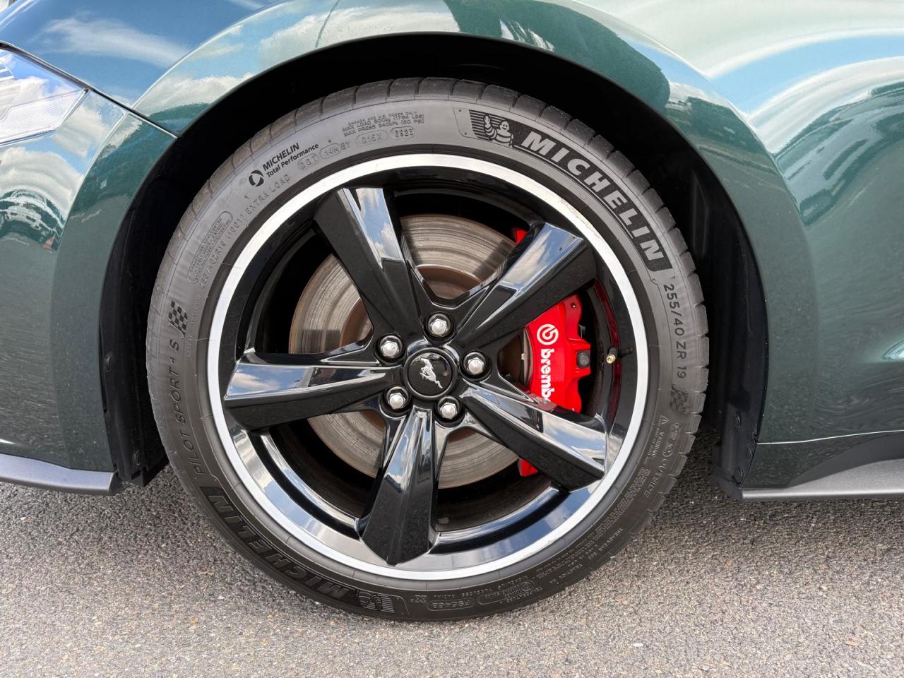 FORD MUSTANG BULLITT V8 5.0L - MAGNERIDE