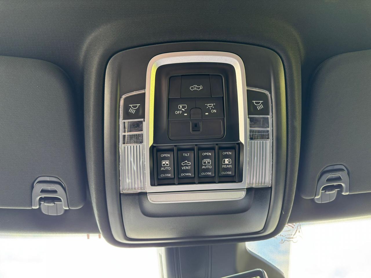 DODGE RAM 1500 CREW LIMITED NIGHT EDITION RAMBOX 2025