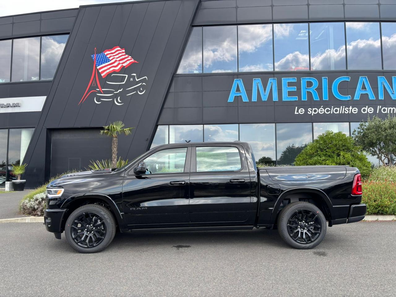 DODGE RAM 1500 CREW LIMITED NIGHT EDITION RAMBOX 2025