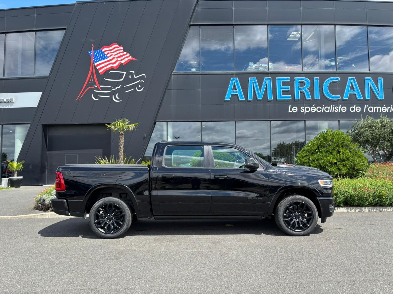 DODGE RAM 1500 CREW LIMITED NIGHT EDITION RAMBOX 2025