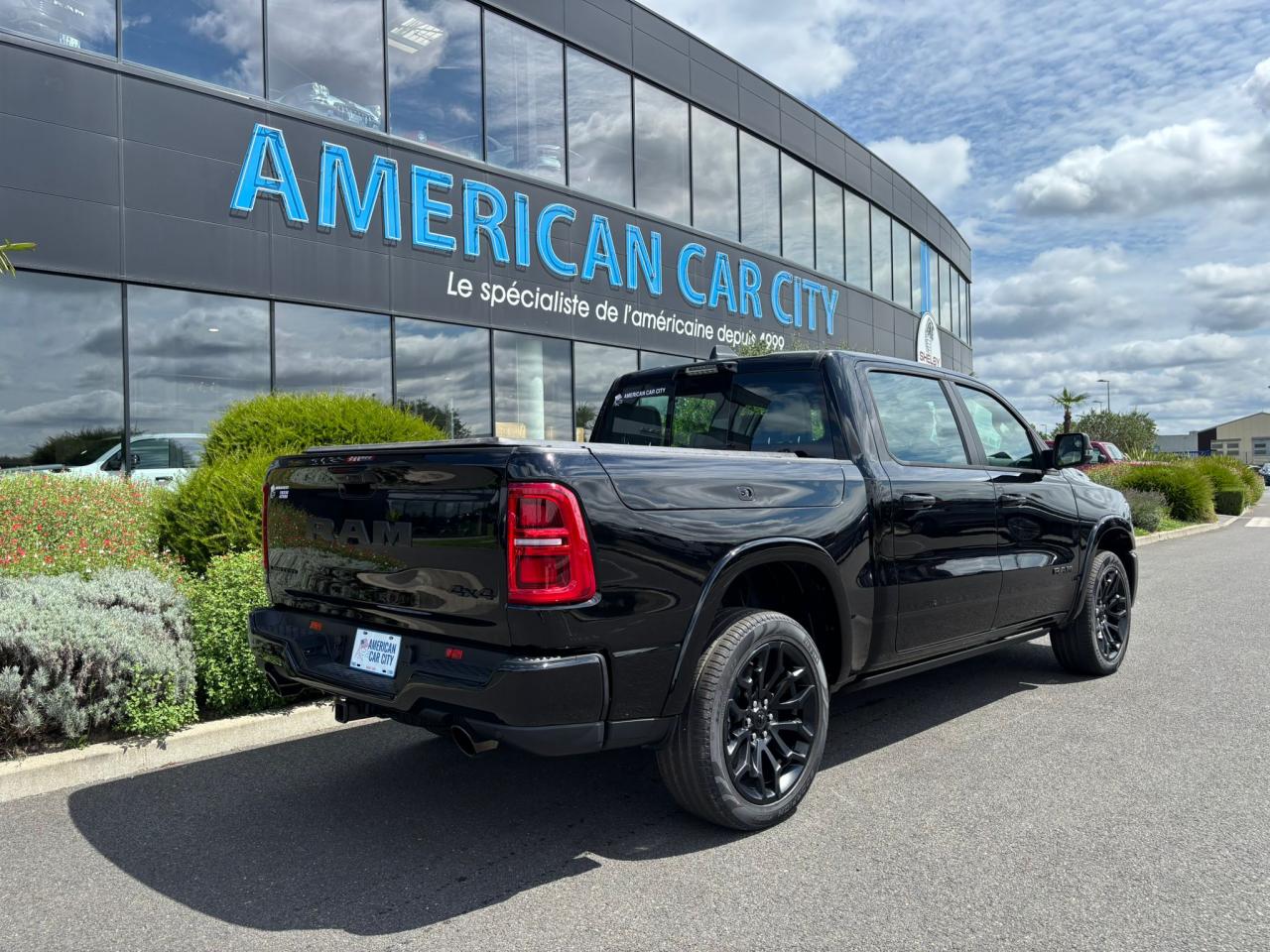 DODGE RAM 1500 CREW LIMITED NIGHT EDITION RAMBOX 2025
