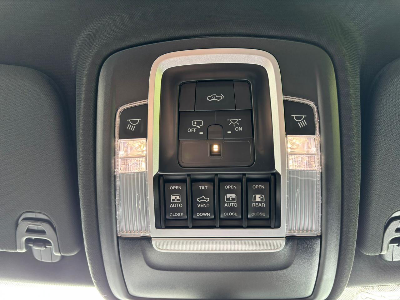 DODGE RAM 1500 CREW LIMITED NIGHT EDITION RAMBOX 2025