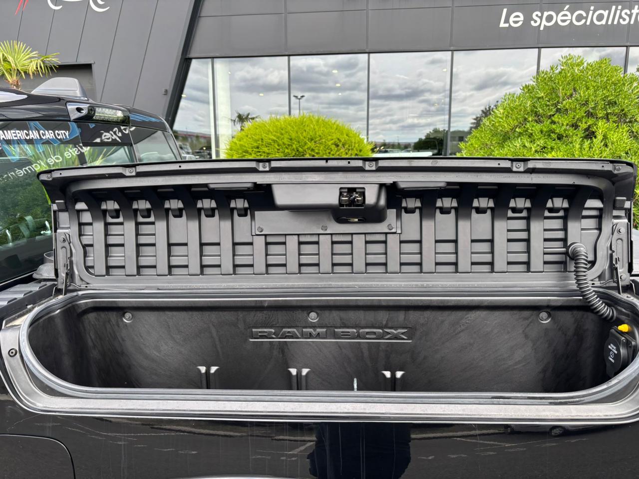 DODGE RAM 1500 CREW LIMITED NIGHT EDITION RAMBOX 2025