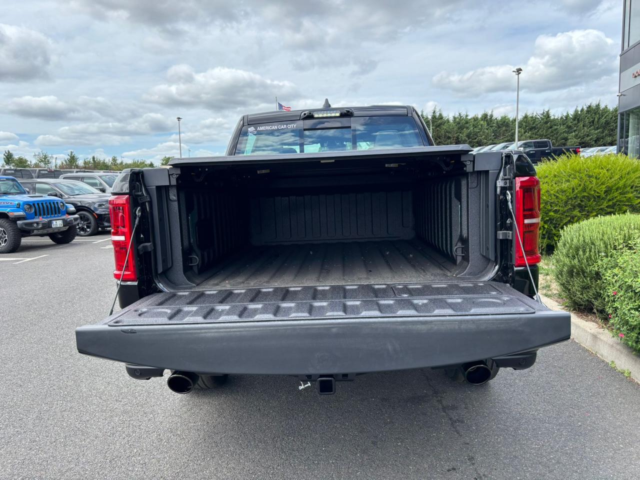 DODGE RAM 1500 CREW LIMITED NIGHT EDITION RAMBOX 2025