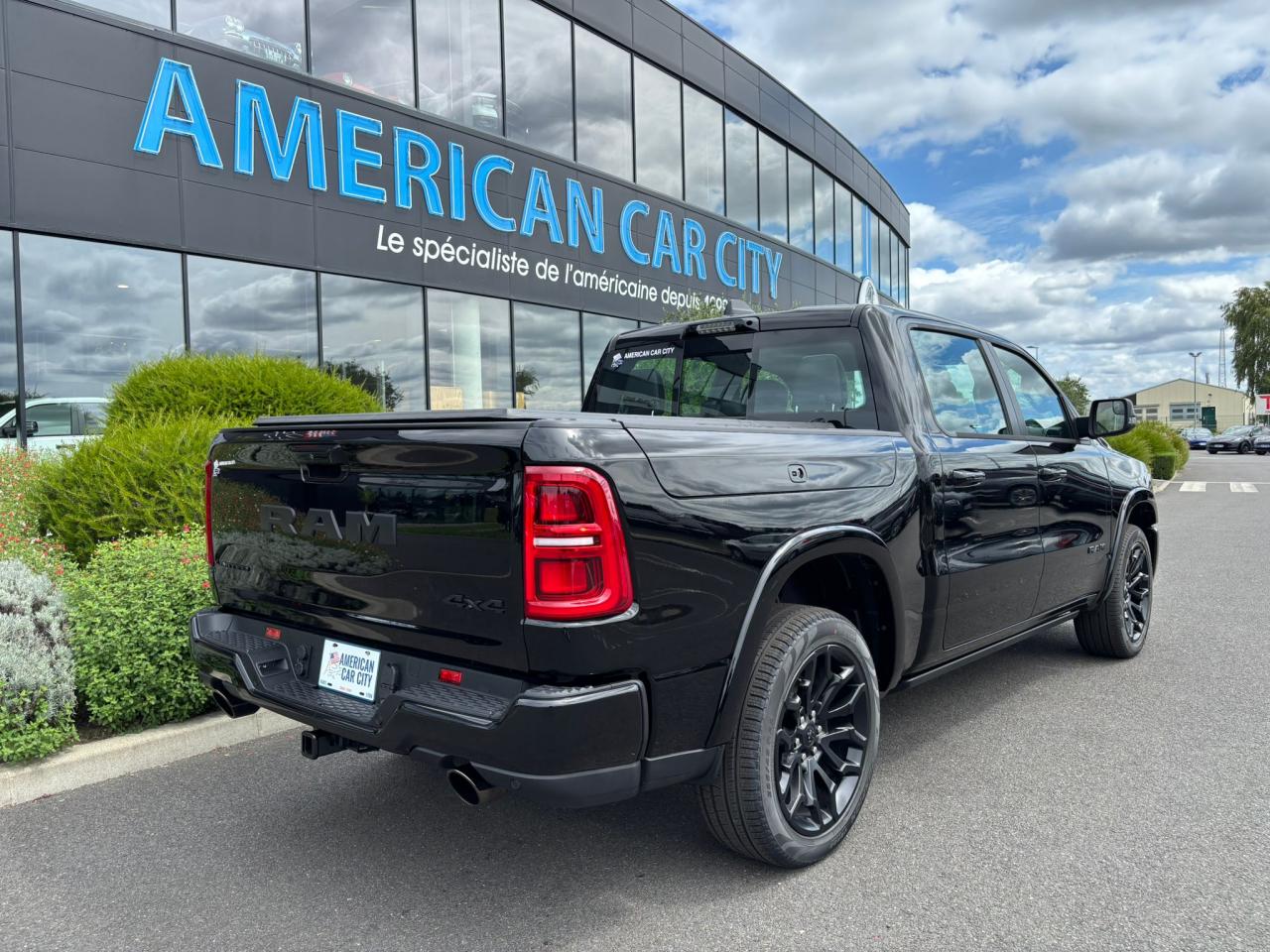 DODGE RAM 1500 CREW LIMITED NIGHT EDITION RAMBOX 2025