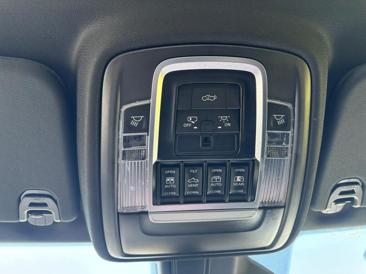 DODGE RAM 1500 CREW LIMITED NIGHT EDITION RAMBOX