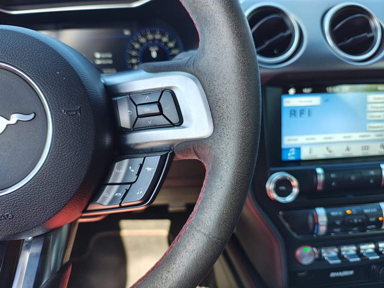 FORD MUSTANG GT FASTBACK V8 5.0L