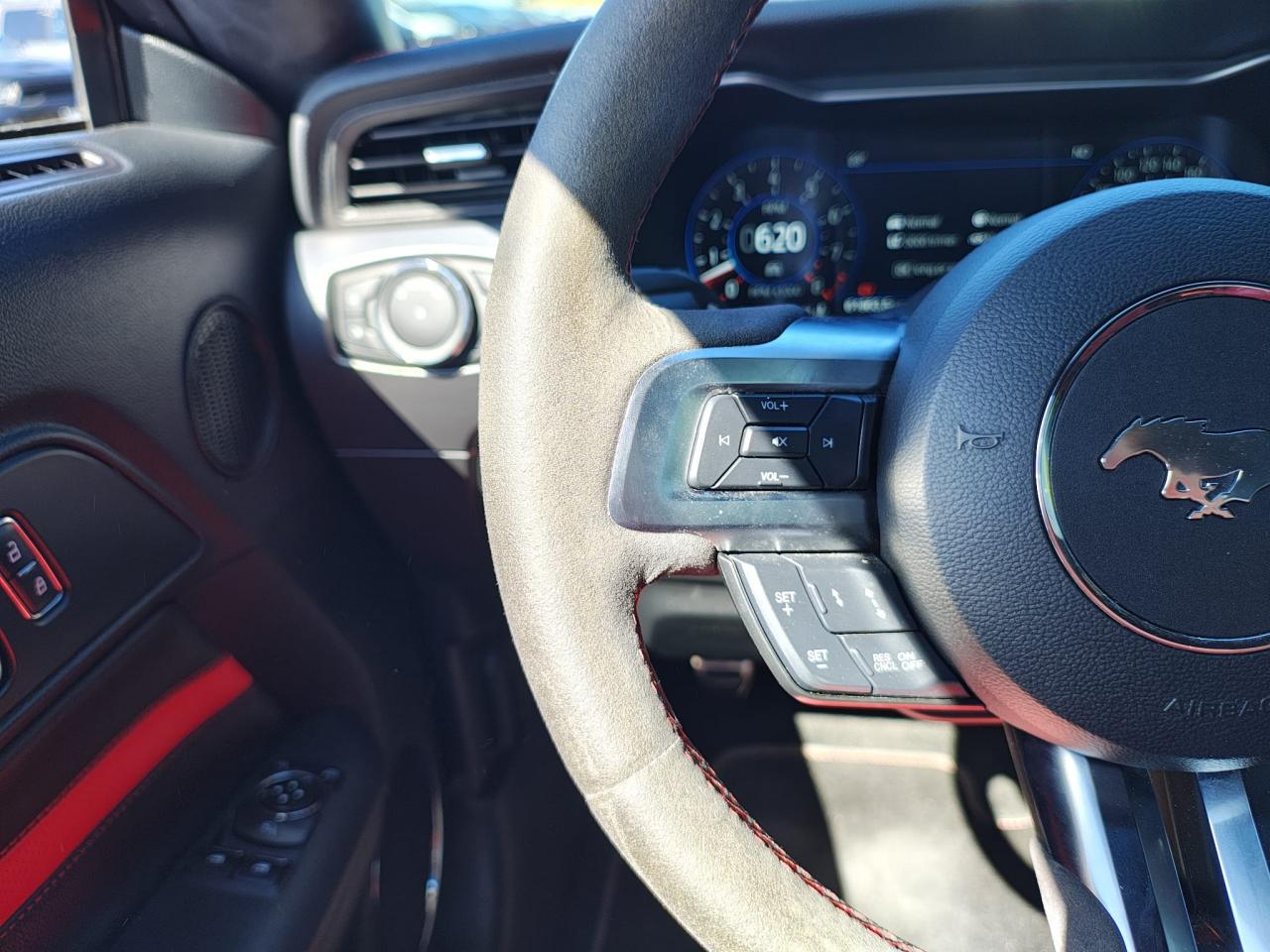 FORD MUSTANG GT FASTBACK V8 5.0L