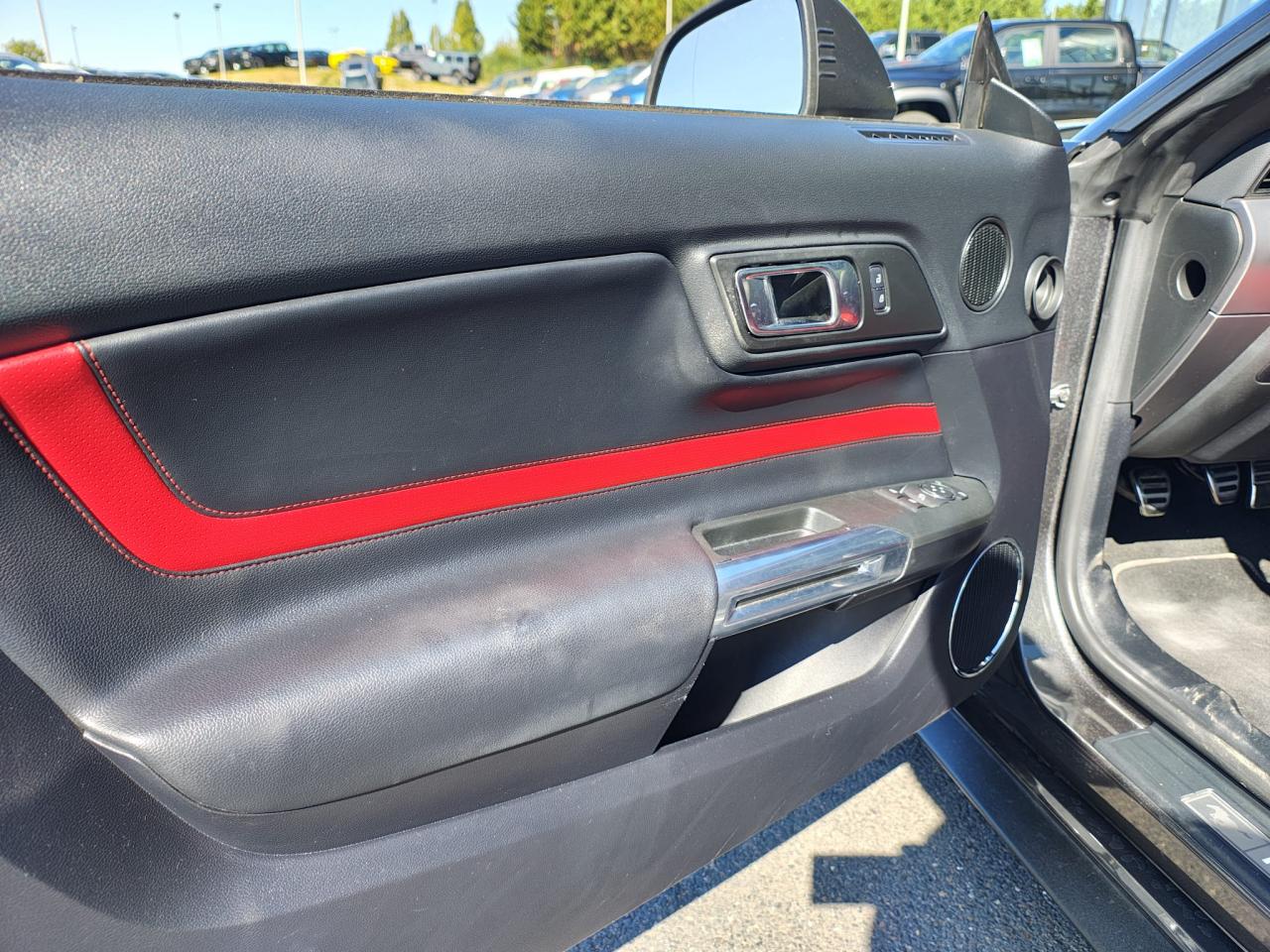 FORD MUSTANG GT FASTBACK V8 5.0L