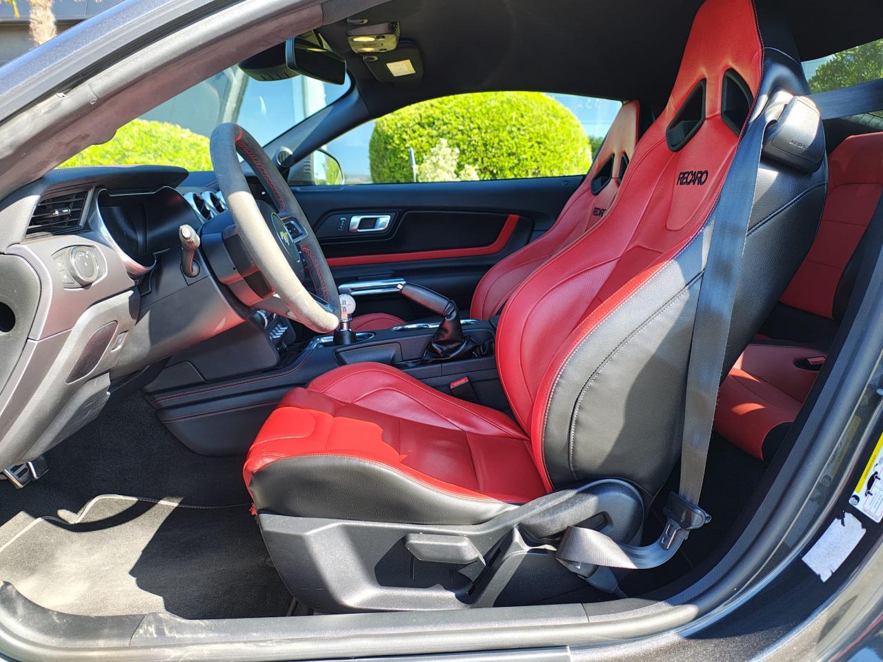 FORD MUSTANG GT FASTBACK V8 5.0L