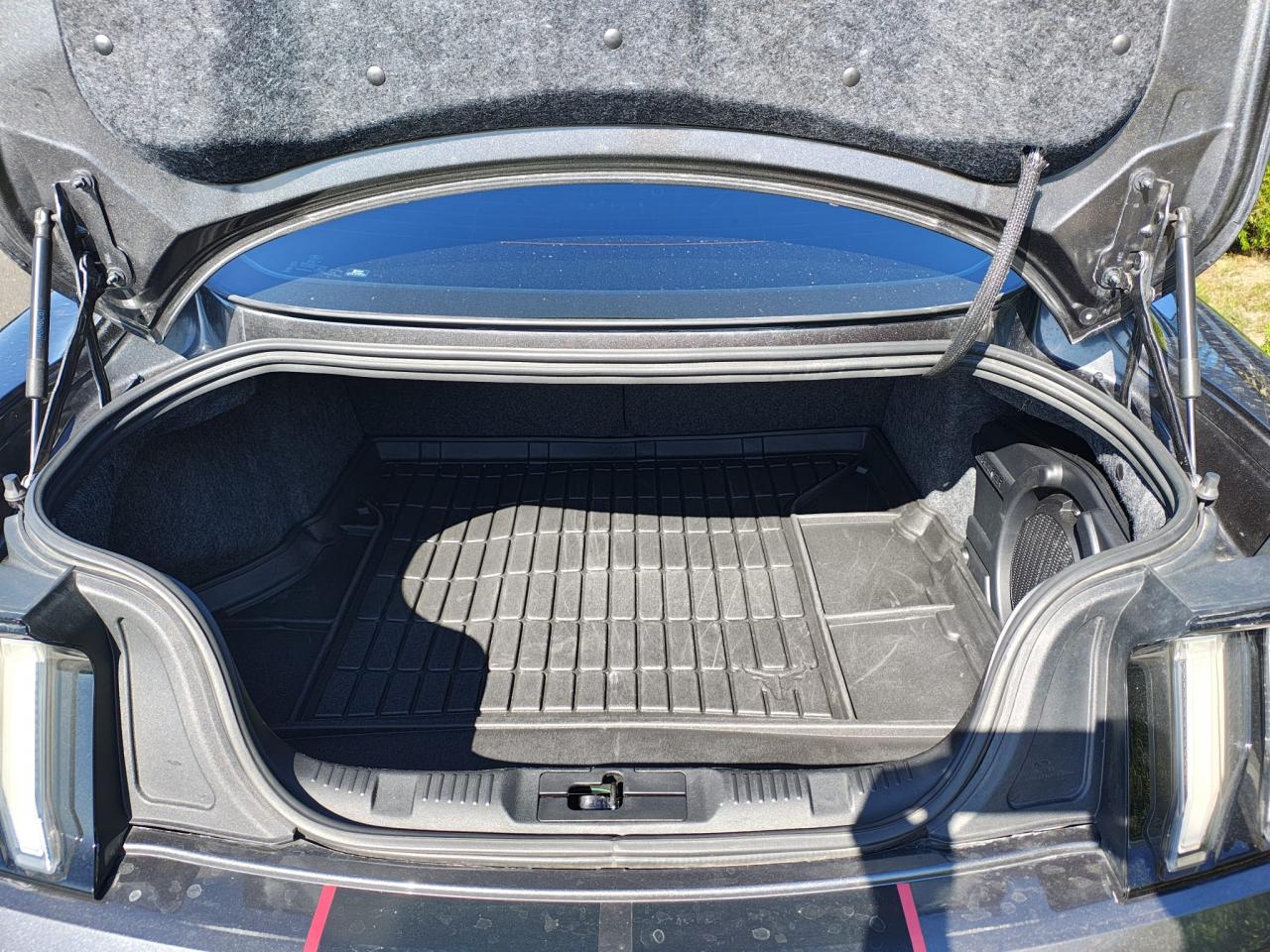 FORD MUSTANG GT FASTBACK V8 5.0L