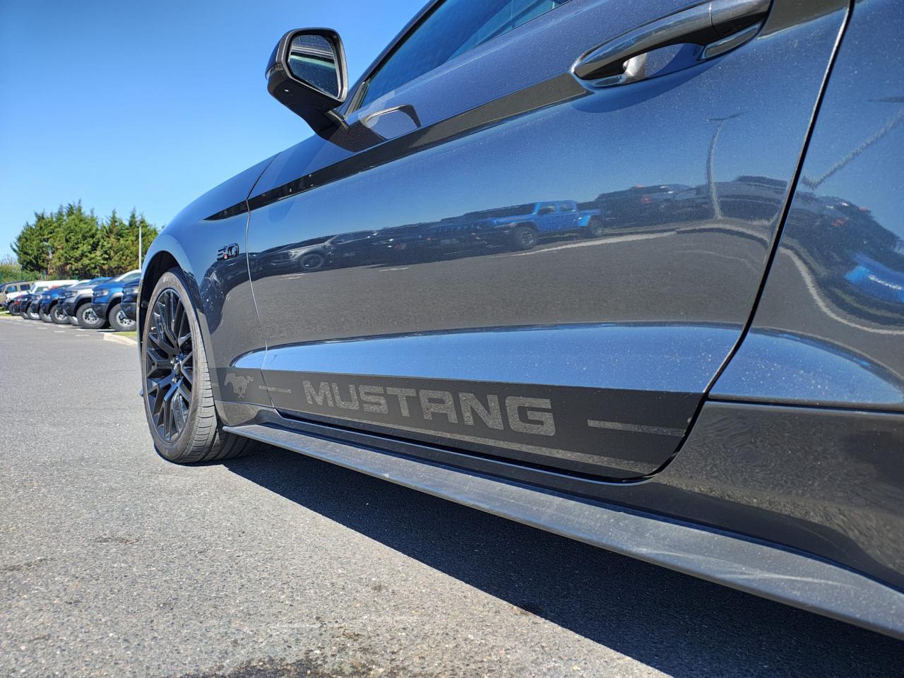 FORD MUSTANG GT FASTBACK V8 5.0L