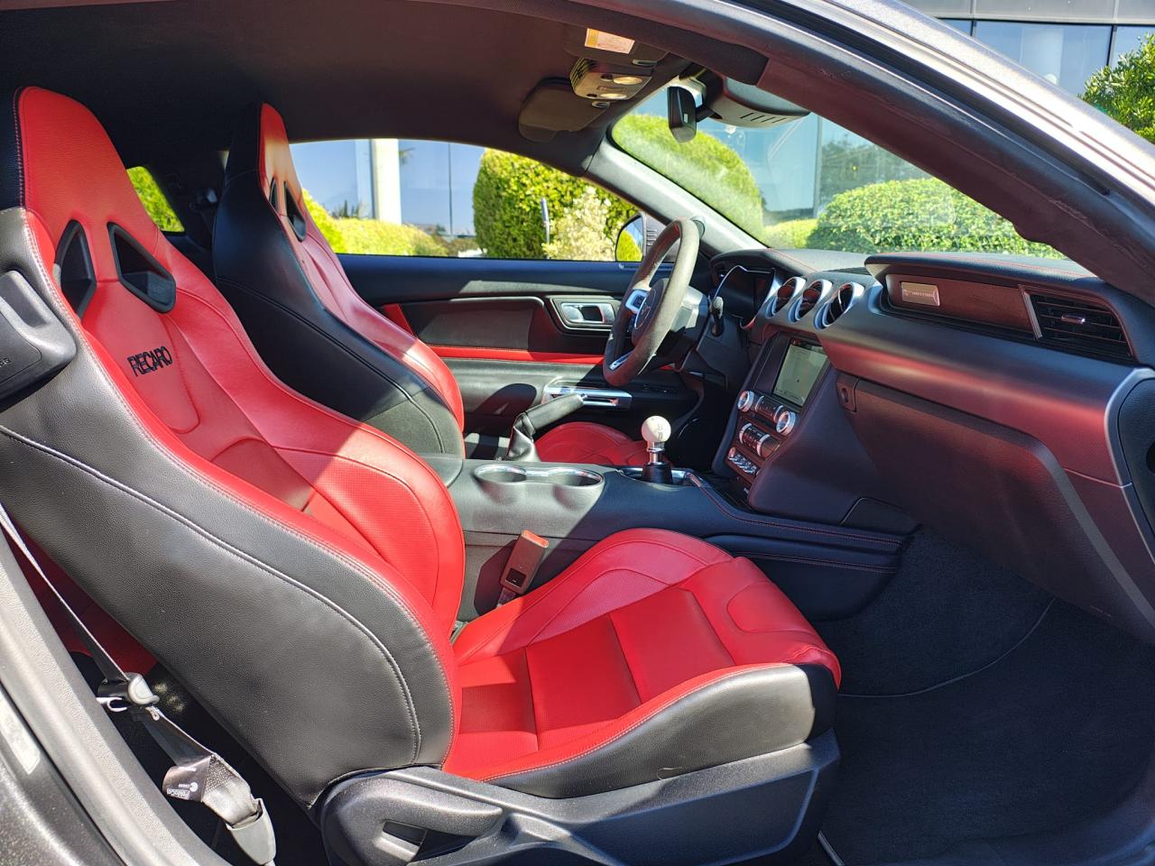 FORD MUSTANG GT FASTBACK V8 5.0L