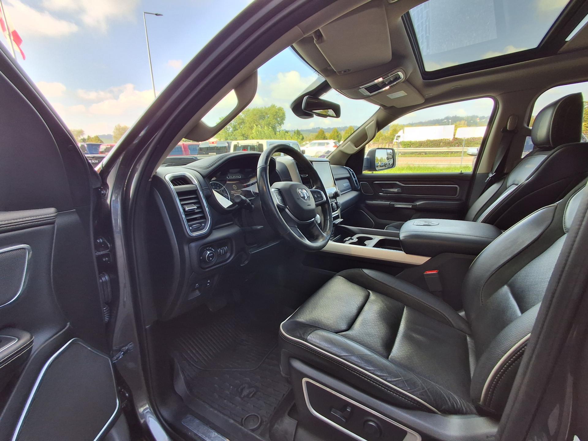 DODGE RAM 1500 CREW LARAMIE - AIR SUSPENSION