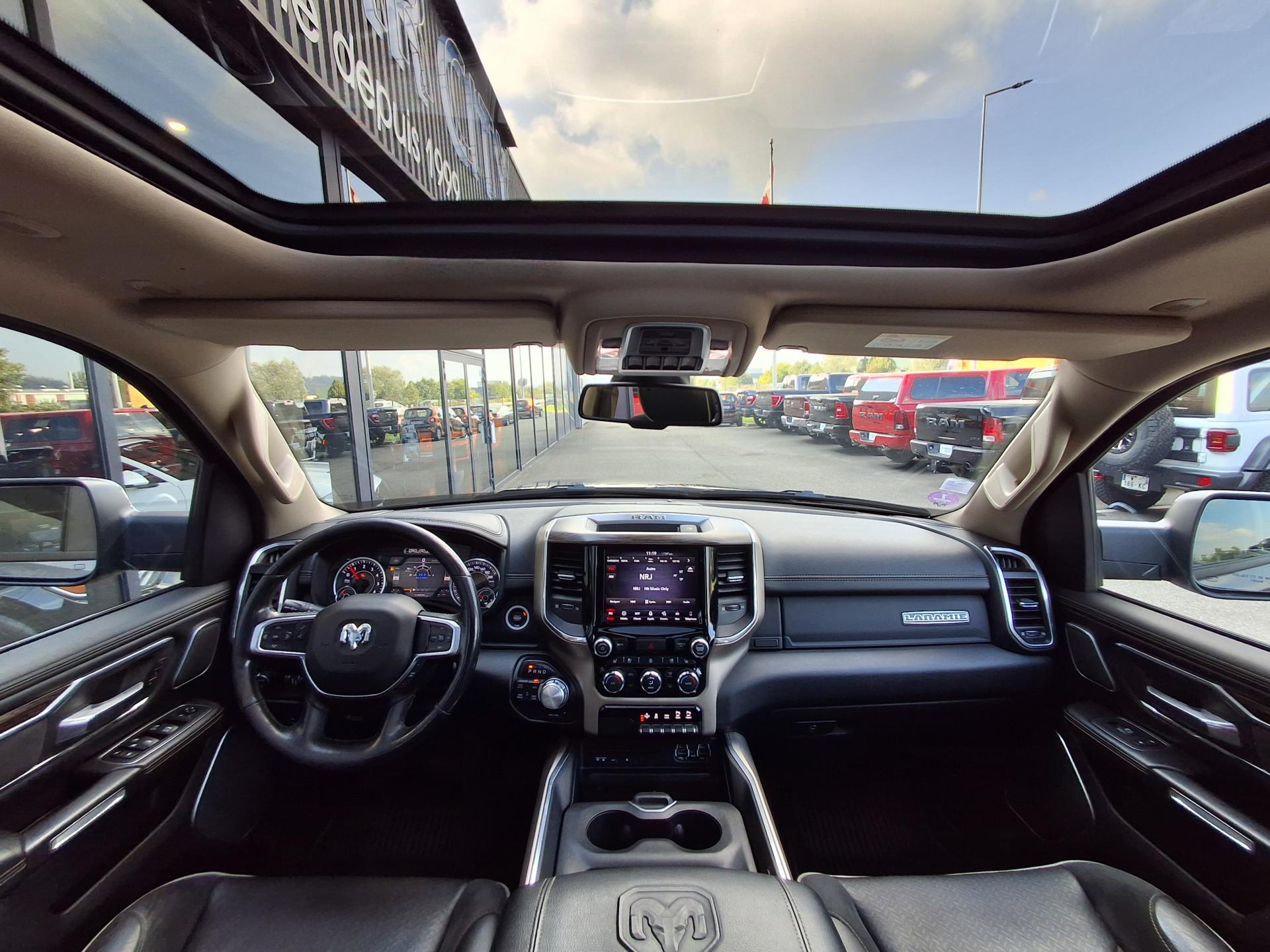 DODGE RAM 1500 CREW LARAMIE - AIR SUSPENSION