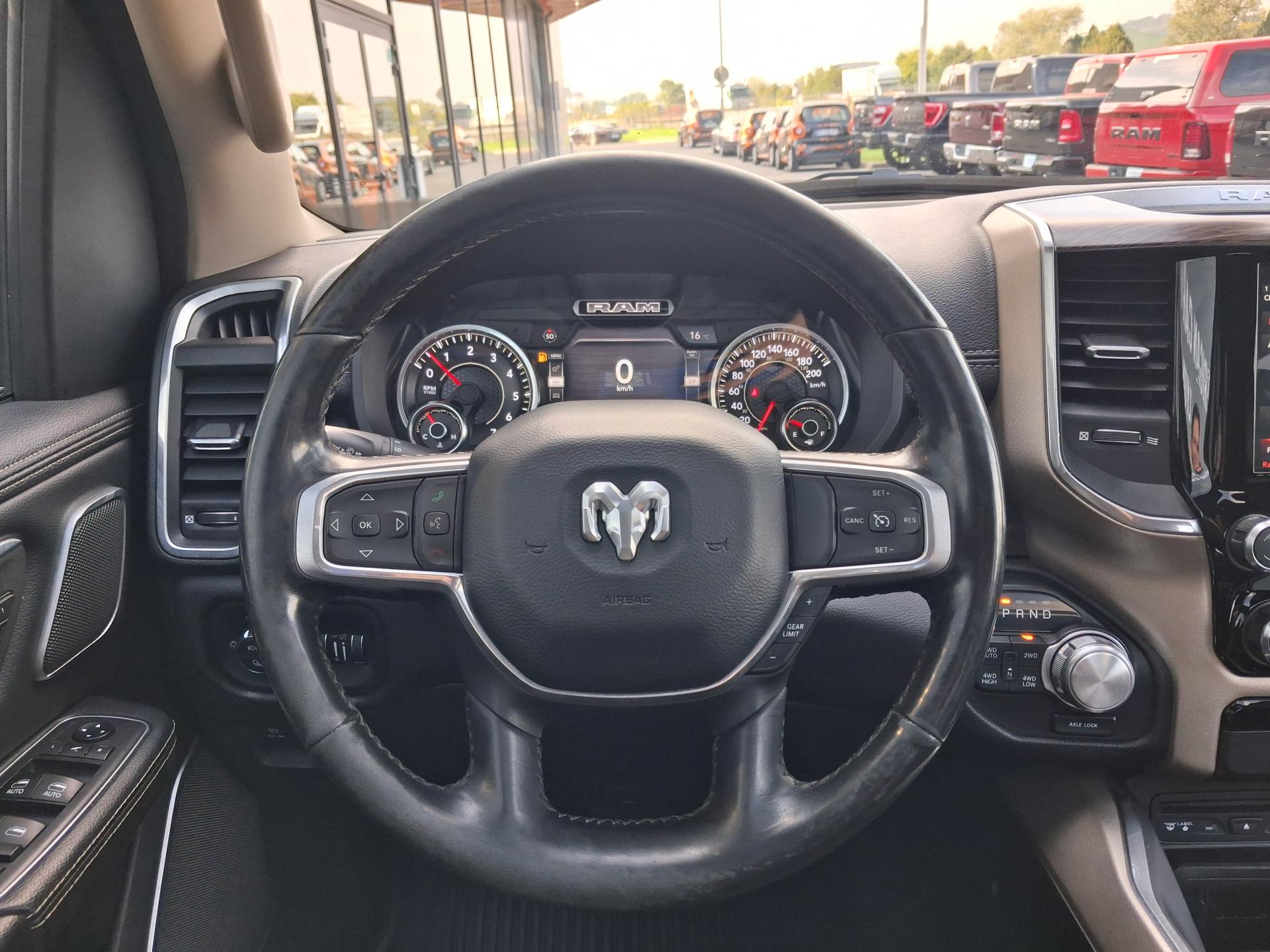 DODGE RAM 1500 CREW LARAMIE - AIR SUSPENSION