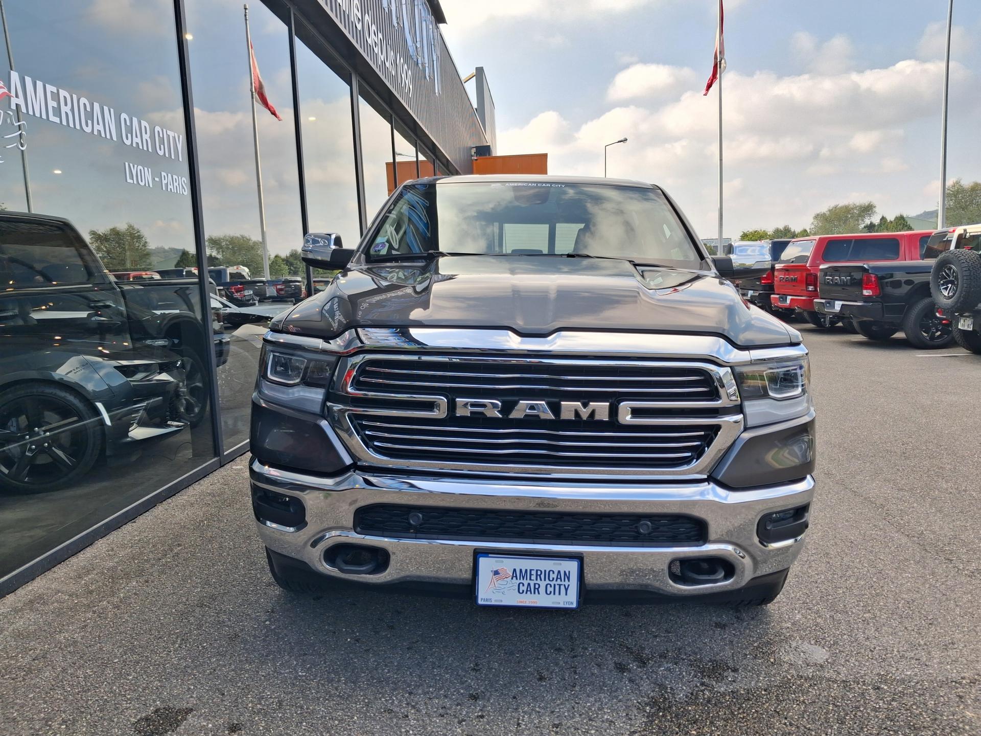 DODGE RAM 1500 CREW LARAMIE - AIR SUSPENSION