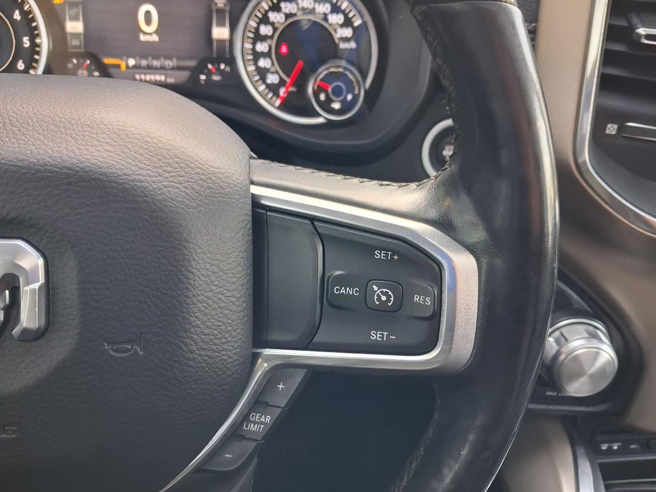 DODGE RAM 1500 CREW LARAMIE - AIR SUSPENSION