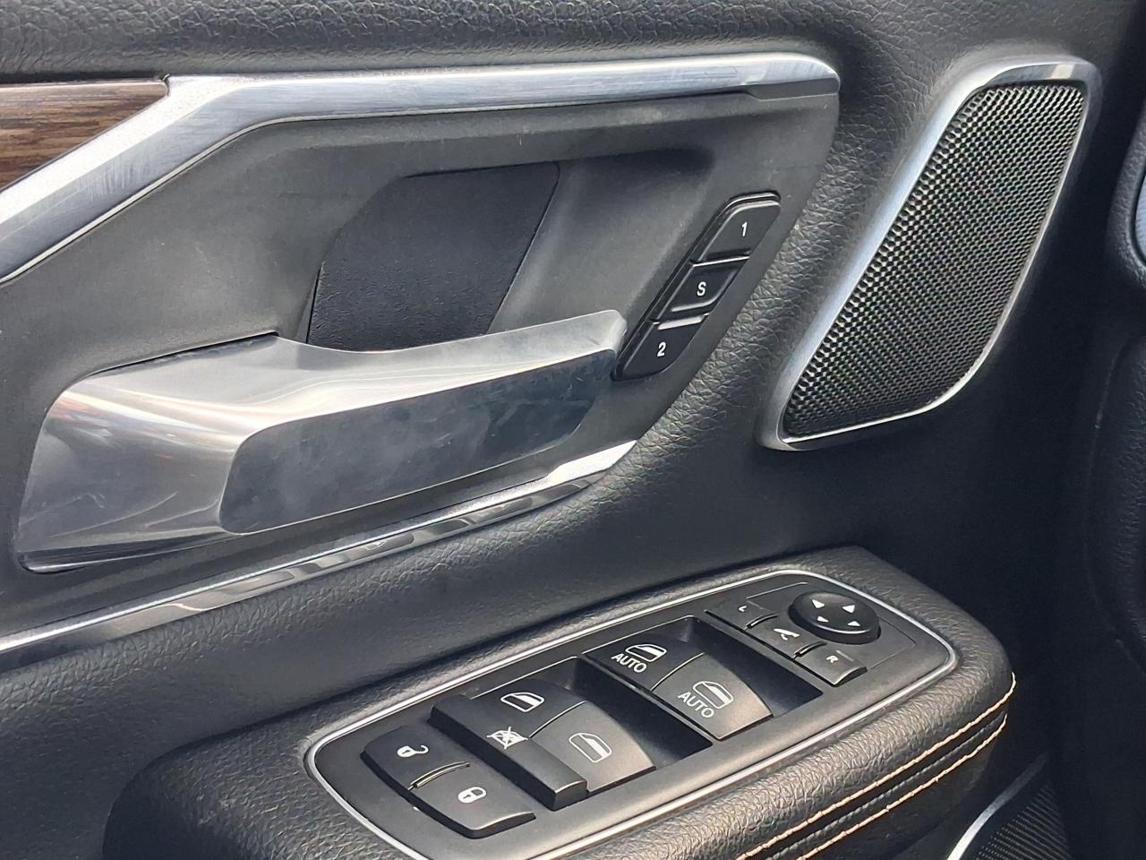 DODGE RAM 1500 CREW LARAMIE - AIR SUSPENSION