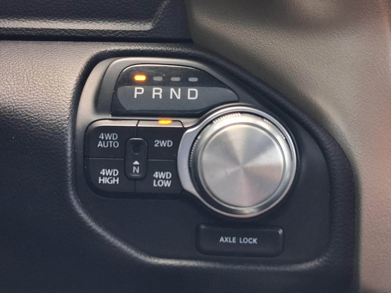 DODGE RAM 1500 CREW LARAMIE - AIR SUSPENSION