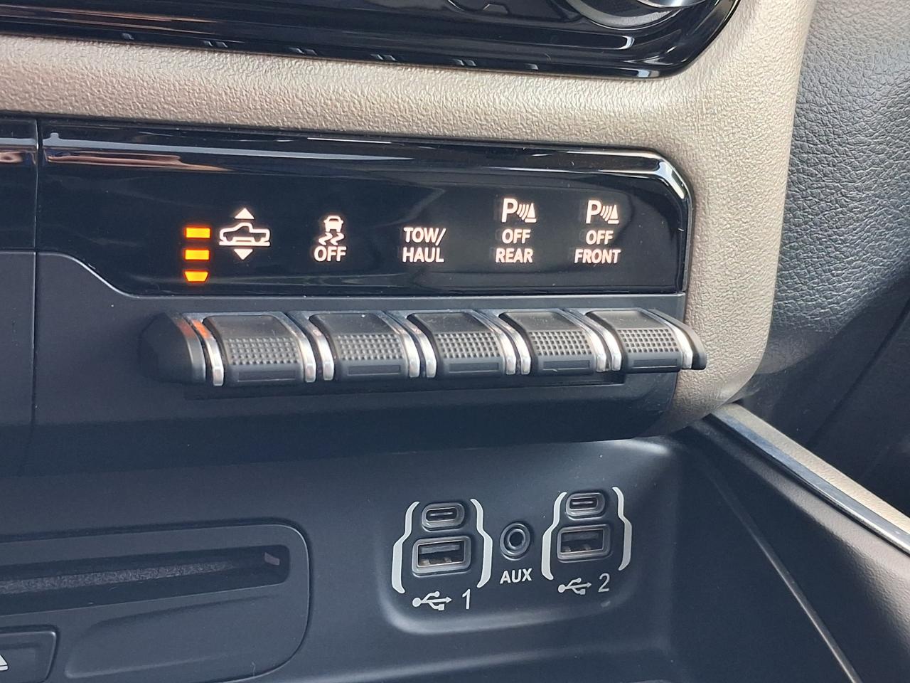 DODGE RAM 1500 CREW LARAMIE - AIR SUSPENSION