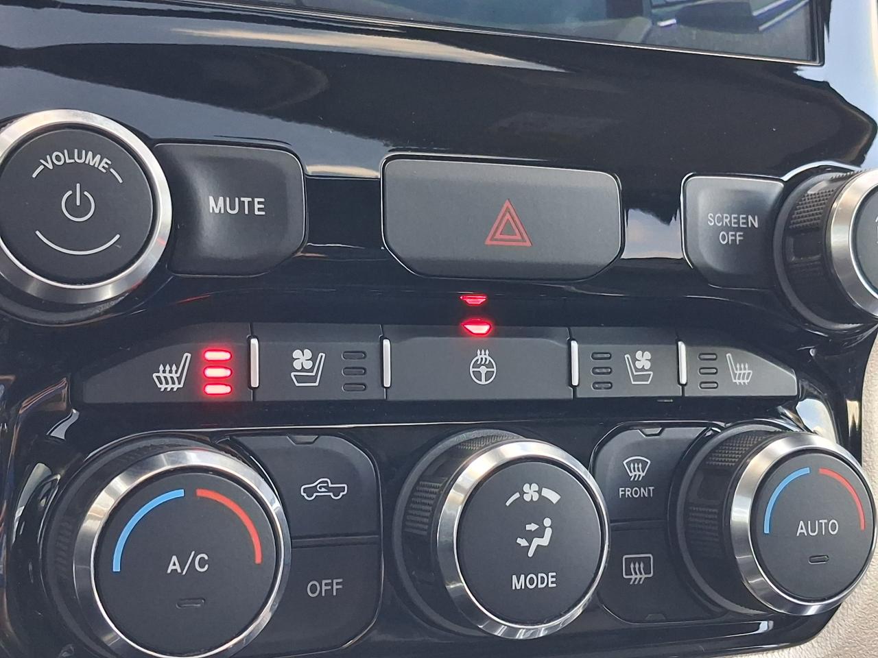 DODGE RAM 1500 CREW LARAMIE - AIR SUSPENSION