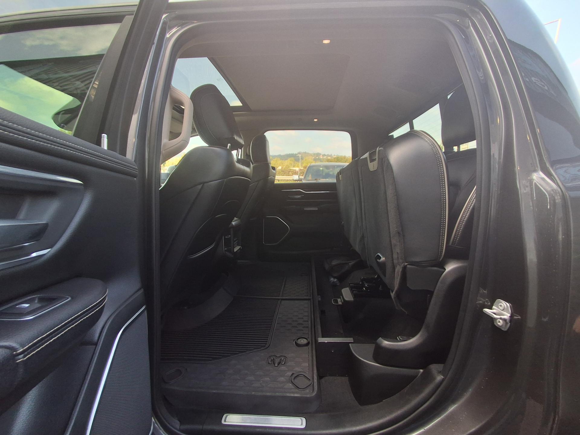 DODGE RAM 1500 CREW LARAMIE - AIR SUSPENSION